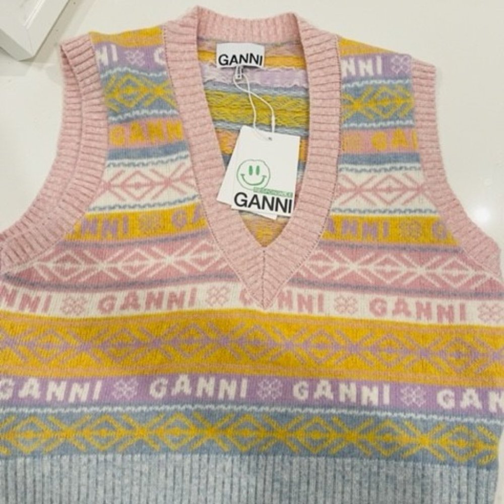 Ganni v-neck vest